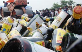 Diduga Gunakan Cukai Palsu, Bea Cukai Denpasar Sita Ribuan Botol Miras