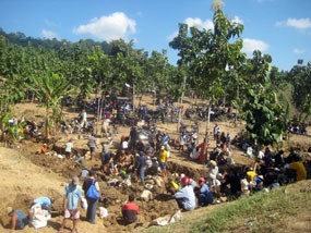 Misiyah Ikut Digaruk Polisi Ketika Antar Makanan