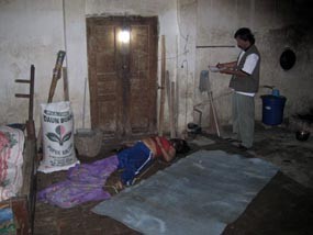 Istri Dibantai, Jenazah Dibiarkan Tergeletak di Dapur