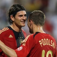 Gomez Empat Gol, Jerman Babat UEA 7-2
