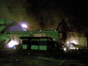 10 Unit Mobil Damkar Berusaha Padamkan Api