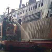 Asap Masih Mengepul dari Kapal Mandiri Nusantara