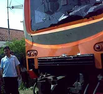 Dua KRL Tabrakan