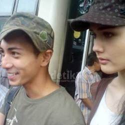 Fauzi Baadilah Susah Berenang, Model Uzbekistan Turun Tangan 