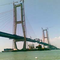 Beban Kendaraan di Atas 10 Ton Dilarang Lewat Suramadu