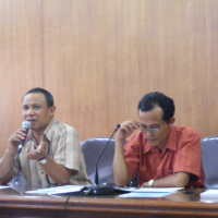254 Seni Pertunjukan Tradisi di Jawa Barat Kritis