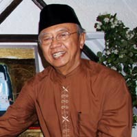 Gus Solah: Isu Jilbab Istri JK-Wiranto Bukan Politisasi Agama
