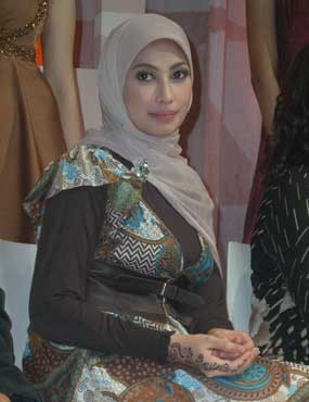 Annisa Trihapsari Dibikin Pusing Facebook