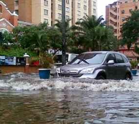 Jakarta Hujan Disertai Petir