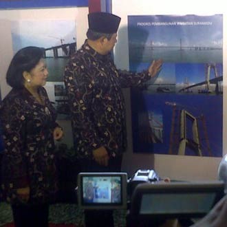 SBY Resmikan Jembatan Suramadu