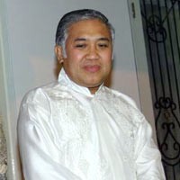 Din: Apa pun Warna Saya, Hati Saya Tetap Kuning