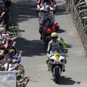 Rossi Nikmati Ngebut di Pegunungan 