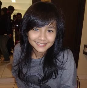 Jadi Lulusan Terbaik, Gita Gutawa Terbang ke Korea