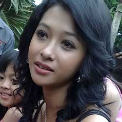 Poppy Bunga Nggak Masalah Pacari Duda
