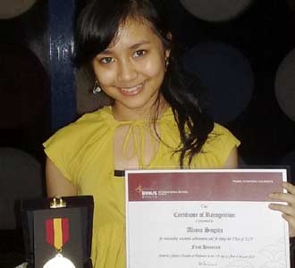 Gita Gutawa Lulusan Terbaik