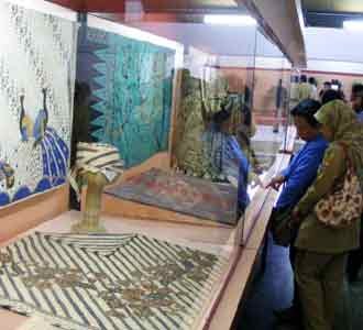 Keindahan Kain Dalam Museum