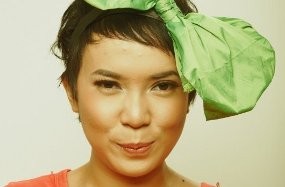 Fitri Tropica Percaya Diri dengan Gaya Lebay Fitri Tropica Percaya Diri dengan Gaya Lebay