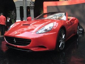 Wanita Juga Jadi Incaran Ferrari California