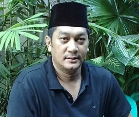 Liburan Tiba! Donny Kusuma Ajak Anak Mancing Belut
