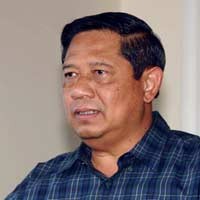 Warga Terlalu Padat, SBY Urung Keliling Pasar Naikoten