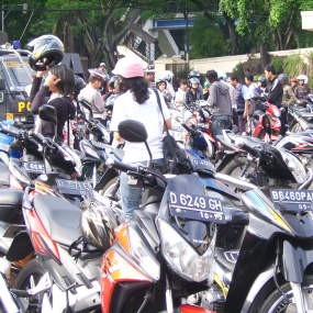 Calo Tilang di PN Jaksel Mengular di Jalanan