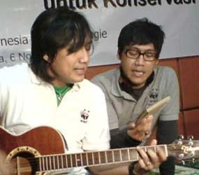 Nugie-Katon Duet Demi Lingkungan