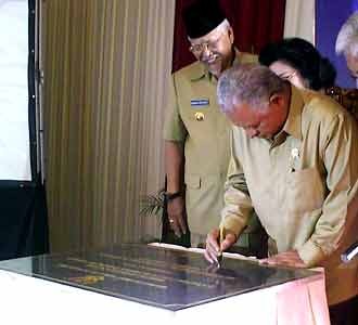 Kilang LPG Gresik Diresmikan