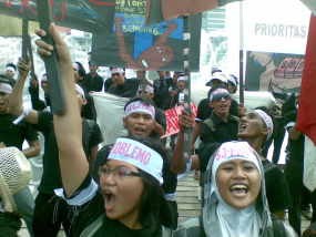 I love All to Capres Bergema di Bundaran HI
