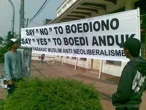 Spanduk Anti Boediono Muncul Lagi