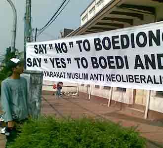 Spanduk Anti Boediono Muncul Lagi