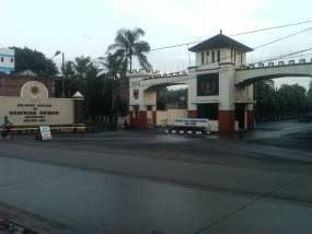  Padam, Bau Mesiu Masih Tercium