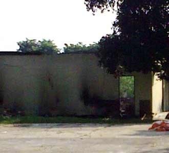 Atap Gedung Bahan Peledak Hancur