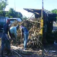 Rem Blong, Colt Diesel Muat Tebu Terguling
