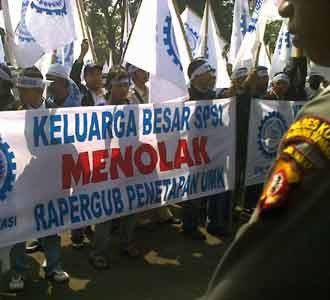 1.000 Buruh Geruduk Gedung Sate