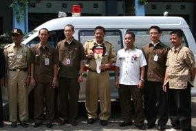 Daihatsu Serahkan 1 Ambulance untuk Warga Sungai Bambu