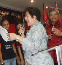 Giliran Megawati Belanja ke Pasar Tanah Abang