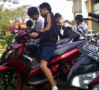 Beragam Alasan SMP Bermotor