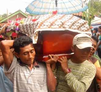Jenazah TKI Gantung Diri Dimakamkan