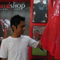 Merchandise Asli Mahal, Red Shop Luncurkan Produk Lokal
