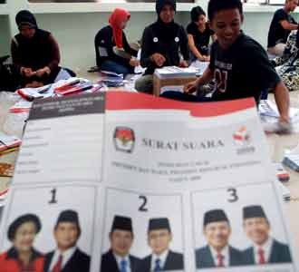 Melipat Kertas Suara Pilpres