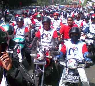 Tukang Ojek Kampanyekan Mega-Prabowo