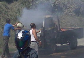  Mobil Pick Up Terbakar di Jembatan Dekat Kampus UI 