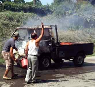 Mobil Pick Up Terbakar