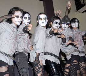 Kuburan Kalahkah The Changcuters Jadi Idola Baru