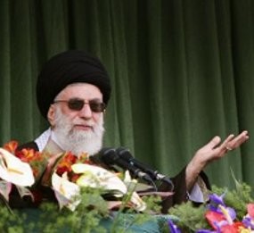  Ayatullah Khamenei Imbau Agar Massa Tenang