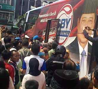 SBY Turun ke Pasar Bawah