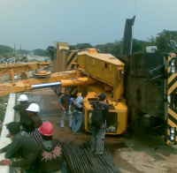 Crane Terbalik, Lalu Lintas ke Cengkareng Macet 3 KM