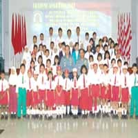 Gubernur AAL Beri Beasiswa 78 Siswa dan Mahasiswa