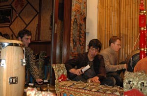 Warga Paris Jatuh Cinta pada Gamelan dan Angklung Indonesia