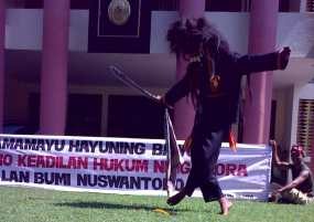  Demo Korupsi, Seniman Blora Pentas di Pengadilan Tinggi Jateng